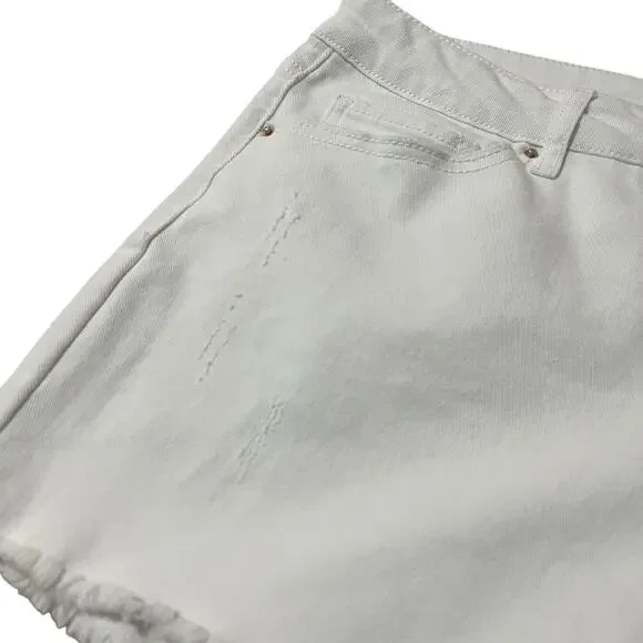 Time & True (14) White Slightly Distressed 5 Pocket Cut Off Shorts - Picture 6 of 8